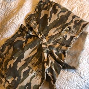 BDG Camo Distressed Fray hem, zip-button shorts